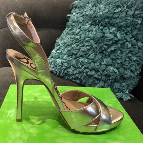 Golden heels💫 - Picture 4 of 8